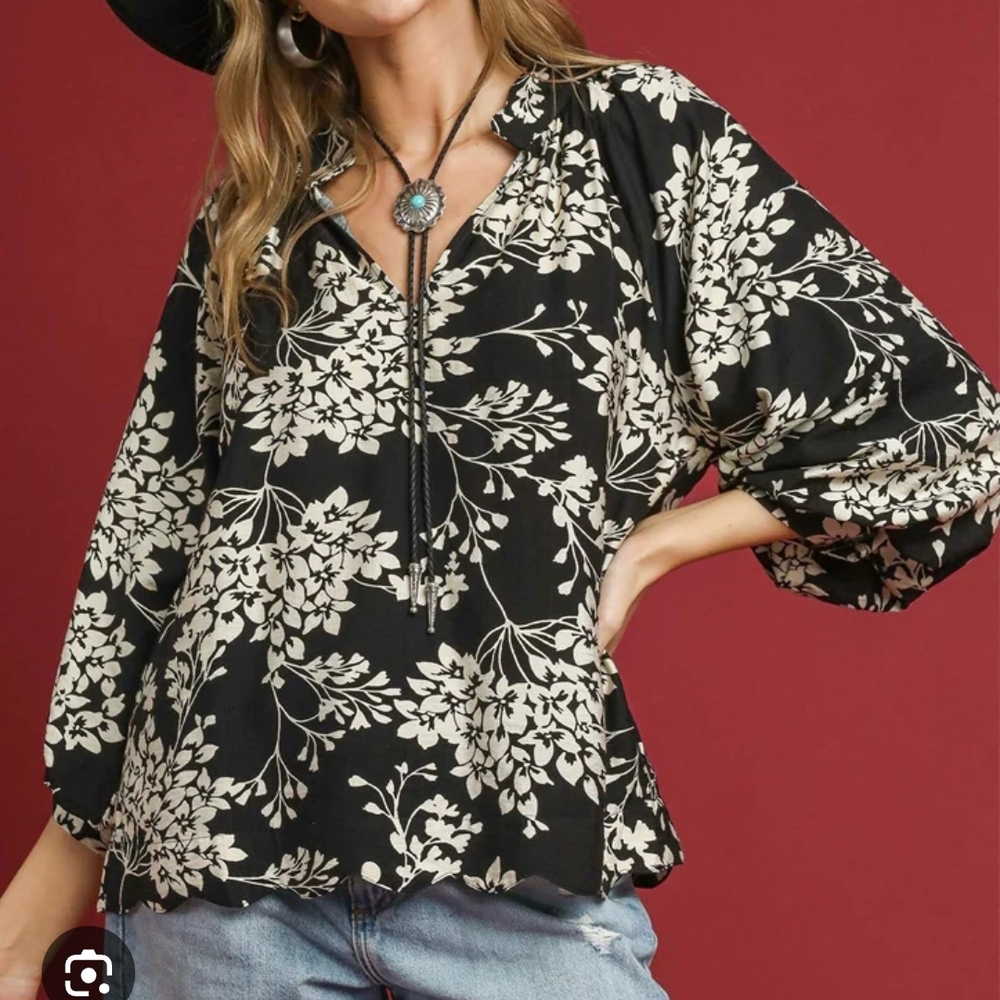 Umgee Black Floral Cherry Blossom Print Scalloped Hem Blouse Large V-neck - Picture 1 of 6
